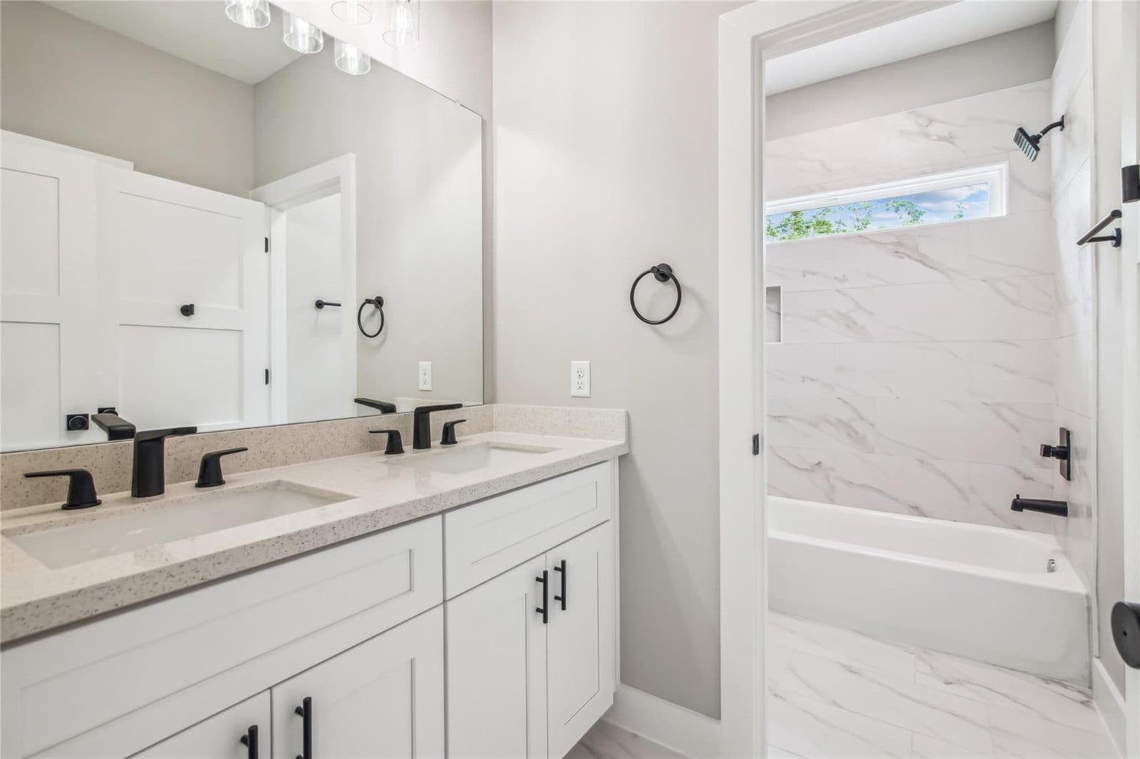 Acres Homes New Build — Secondary bath, Acres Homes — Houston, TX