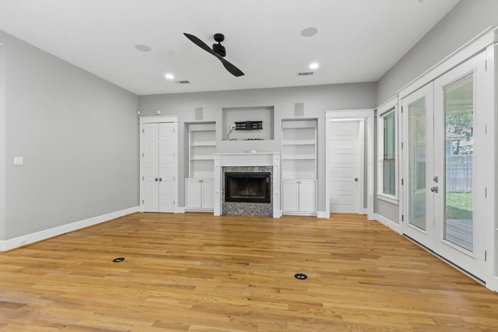 Oak Forest Infill — Family room with fireplace, Houston, TX