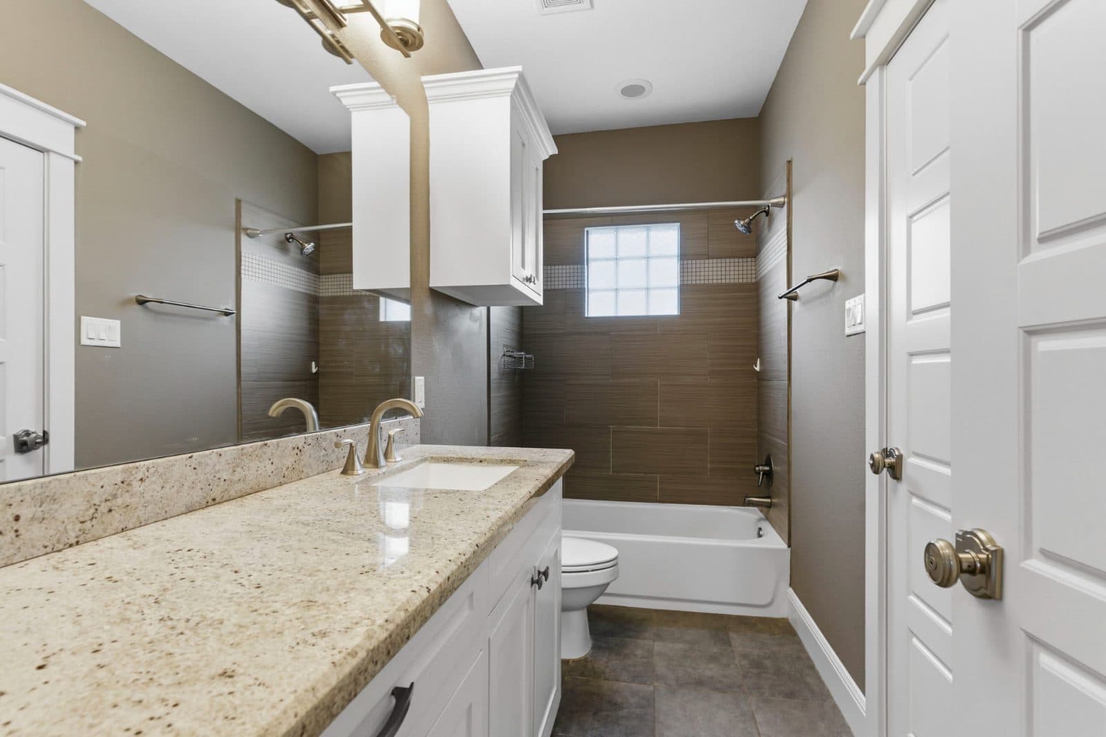 Oak Forest Infill — Secondary bath, Houston, TX